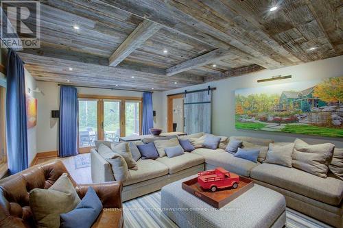 8429 Poplar Side Road, Clearview, ON - Indoor Photo Showing Living Room