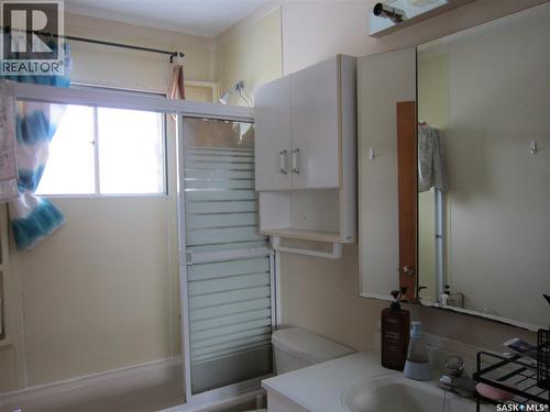 552 6Th Street E, Prince Albert, SK - Indoor Photo Showing Bathroom