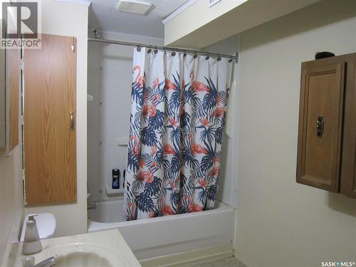 552 6Th Street E, Prince Albert, SK - Indoor Photo Showing Bathroom