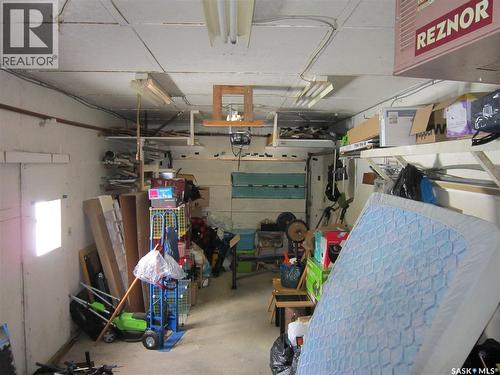 552 6Th Street E, Prince Albert, SK - Indoor Photo Showing Garage