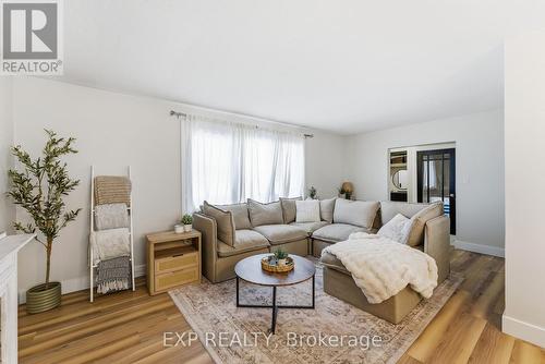 67 Leland Drive, Belleville (Belleville Ward), ON - Indoor Photo Showing Living Room