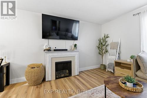 67 Leland Drive, Belleville (Belleville Ward), ON - Indoor Photo Showing Living Room With Fireplace
