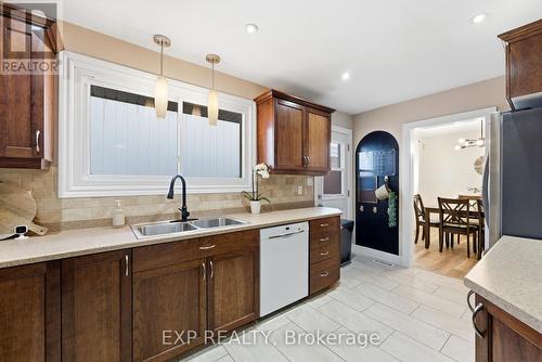 67 Leland Drive, Belleville (Belleville Ward), ON - Indoor Photo Showing Kitchen With Double Sink