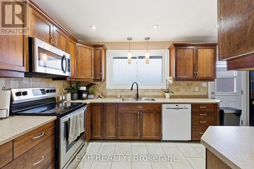 67 Leland Drive, Belleville (Belleville Ward), ON - Indoor Photo Showing Kitchen With Double Sink