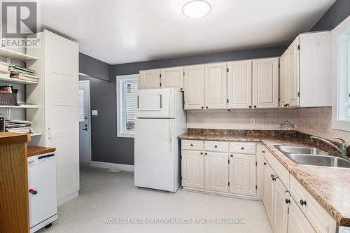 6349 St Louis Drive, Ottawa, ON - Indoor Photo Showing Kitchen With Double Sink