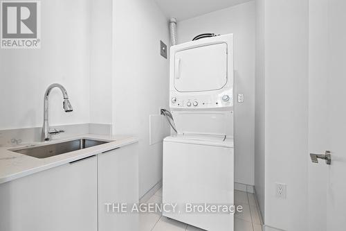 4506 - 39 Roehampton Avenue, Toronto, ON - Indoor Photo Showing Laundry Room