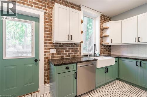 11 Lorne Avenue, Hamilton, ON - Indoor Photo Showing Kitchen