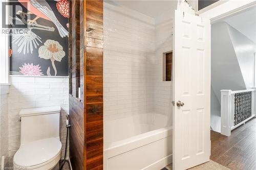 11 Lorne Avenue, Hamilton, ON - Indoor Photo Showing Bathroom