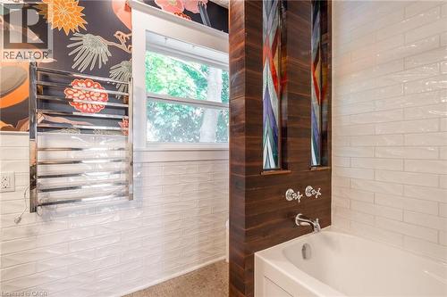 11 Lorne Avenue, Hamilton, ON - Indoor Photo Showing Bathroom