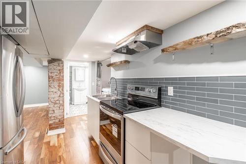 11 Lorne Avenue, Hamilton, ON - Indoor Photo Showing Kitchen