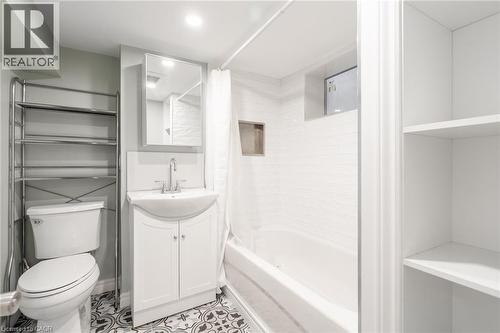 11 Lorne Avenue, Hamilton, ON - Indoor Photo Showing Bathroom