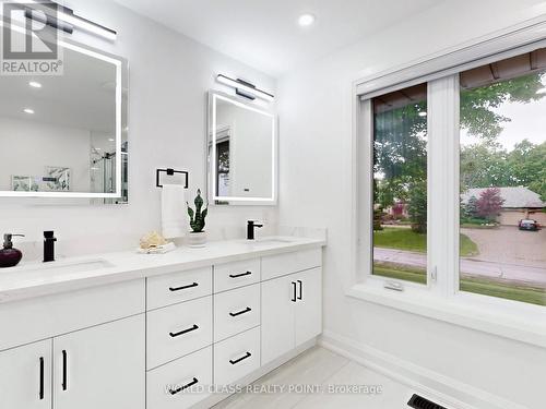 60 Kleins Ridge, Vaughan, ON - Indoor Photo Showing Bathroom