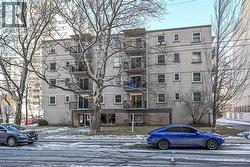 40 ROBINSON Street Unit# 209  Hamilton, ON L8P 1Y9