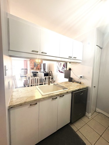 Coin-repas - 201-95 Rue Pierre-Laporte, Saint-Eustache, QC - Indoor Photo Showing Kitchen