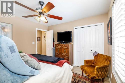 37 Regatta Way, Sylvan Lake, AB - Indoor Photo Showing Bedroom