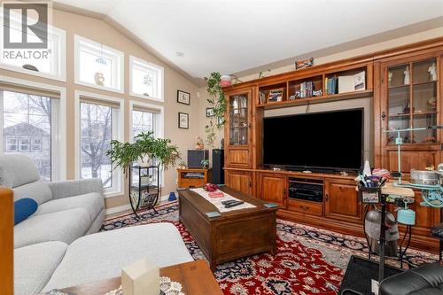37 Regatta Way, Sylvan Lake, AB - Indoor Photo Showing Living Room