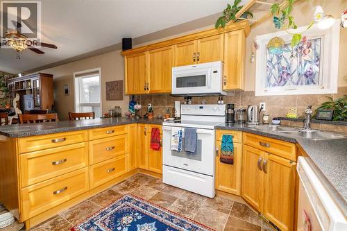 37 Regatta Way, Sylvan Lake, AB - Indoor Photo Showing Kitchen With Double Sink