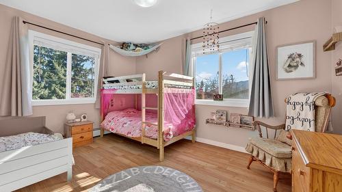 7312 Fintry Delta Road, Kelowna, BC - Indoor Photo Showing Bedroom