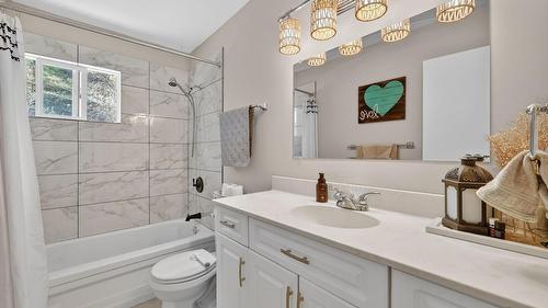 7312 Fintry Delta Road, Kelowna, BC - Indoor Photo Showing Bathroom