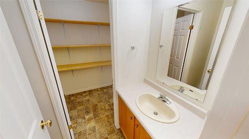4-2504 12Th Street, Cranbrook, BC - Indoor Photo Showing Bathroom