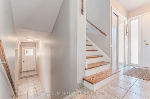 27 Hernshaw Crescent, Toronto, ON - Indoor Photo Showing Other Room