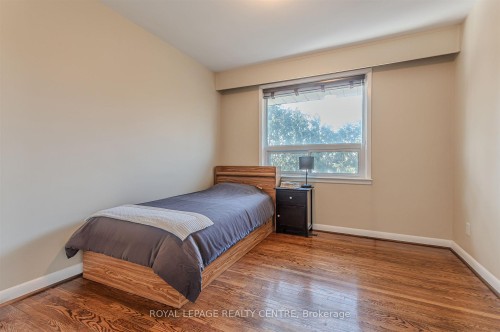 27 Hernshaw Crescent, Toronto, ON - Indoor Photo Showing Bedroom