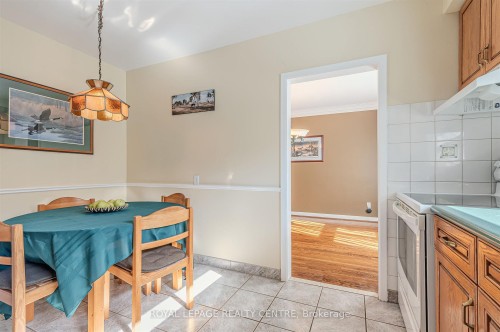 27 Hernshaw Crescent, Toronto, ON - Indoor Photo Showing Dining Room