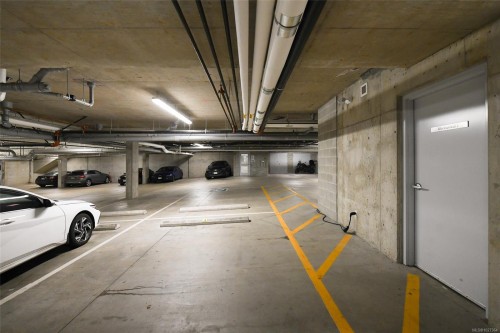 302-91 Chapel St, Nanaimo, BC - Indoor Photo Showing Garage