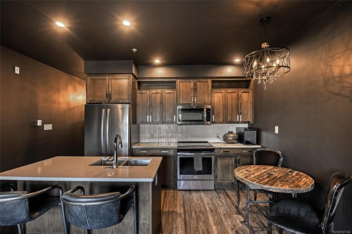 302-91 Chapel St, Nanaimo, BC - Indoor Photo Showing Kitchen With Double Sink With Upgraded Kitchen