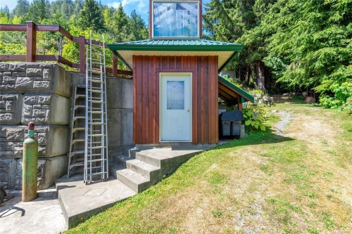 23 Sayward Rd, Sayward, BC 