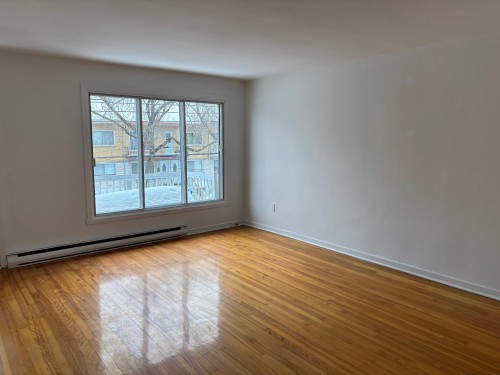 Salon - 8920 14E Avenue, Montréal (Villeray/Saint-Michel/Parc-Extension), QC - Indoor Photo Showing Other Room