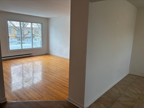 Salon - 8920 14E Avenue, Montréal (Villeray/Saint-Michel/Parc-Extension), QC - Indoor Photo Showing Other Room