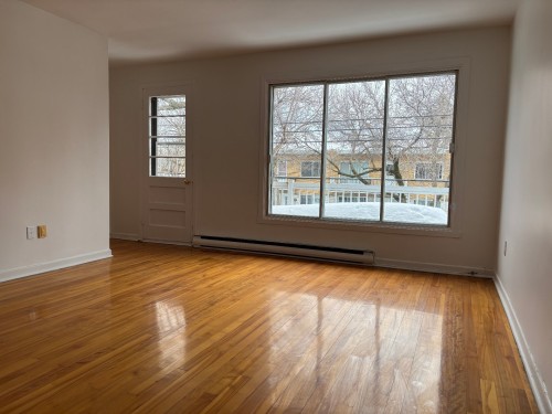 Salon - 8920 14E Avenue, Montréal (Villeray/Saint-Michel/Parc-Extension), QC - Indoor Photo Showing Other Room