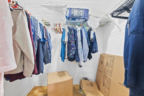 Closet - 305-127 Boul. St-Elzear E., Laval (Vimont), QC - Indoor With Storage