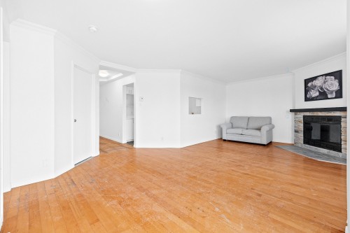 Salon - 302-127 Boul. St-Elzear E., Laval (Vimont), QC - Indoor Photo Showing Living Room With Fireplace