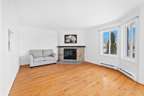 Salon - 302-127 Boul. St-Elzear E., Laval (Vimont), QC - Indoor Photo Showing Living Room With Fireplace