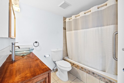 Salle de bains attenante à la CCP - 302-127 Boul. St-Elzear E., Laval (Vimont), QC - Indoor Photo Showing Bathroom