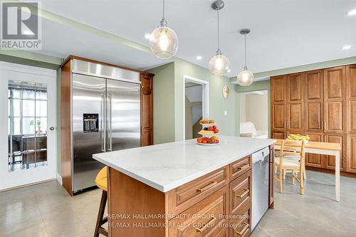 1712 Playfair Drive, Ottawa, ON - Indoor Photo Showing Kitchen With Upgraded Kitchen