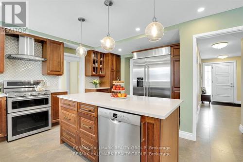 1712 Playfair Drive, Ottawa, ON - Indoor Photo Showing Kitchen