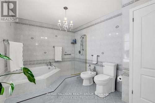 Family bathroom - 1712 Playfair Drive, Ottawa, ON - Indoor Photo Showing Bathroom
