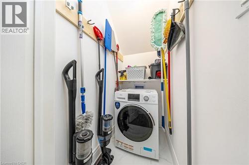 3168 Watercliffe Court, Oakville, ON - Indoor Photo Showing Laundry Room