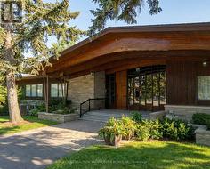 28 DALEBERRY PLACE  Toronto, ON M3B 2A7