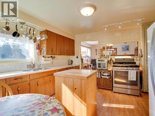 2468 Zilinsky Road, Powell River, BC - Indoor Photo Showing Kitchen With Double Sink