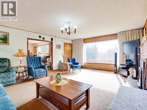 2468 Zilinsky Road, Powell River, BC - Indoor Photo Showing Living Room