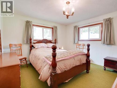 2468 Zilinsky Road, Powell River, BC - Indoor Photo Showing Bedroom