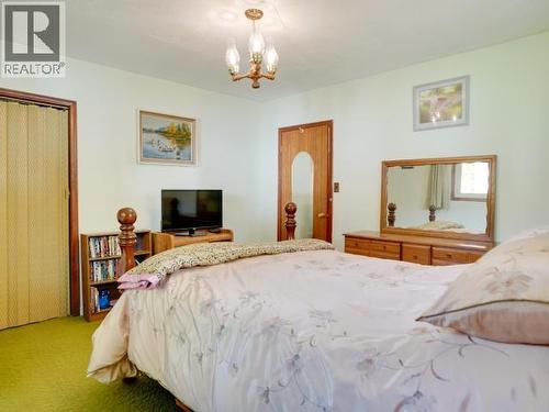 2468 Zilinsky Road, Powell River, BC - Indoor Photo Showing Bedroom