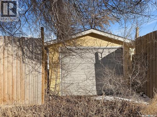 96 10Th Avenue Ne, Swift Current, SK - Outdoor