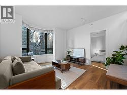 203 1238 MELVILLE STREET  Vancouver, BC V6E 4N2