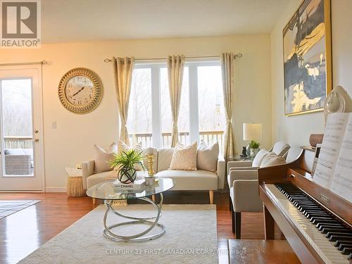 1 - 582 Hyde Park Road, London North (North O), ON - Indoor Photo Showing Living Room