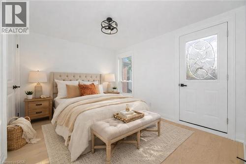 285 Charlton Avenue W, Hamilton, ON - Indoor Photo Showing Bedroom